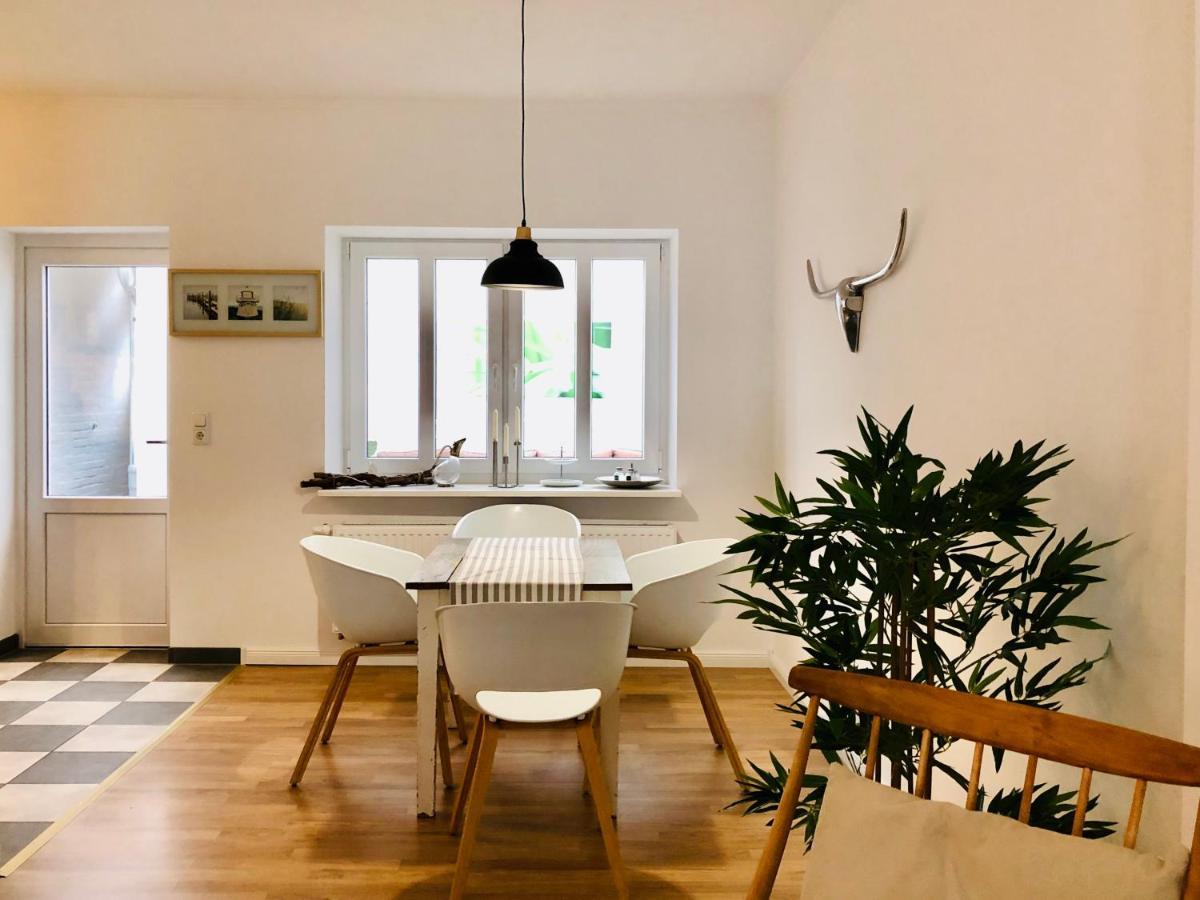 Altstadthus-gemütliches Ferienhaus mit Gärtchen Friedrichstadt Exterior foto